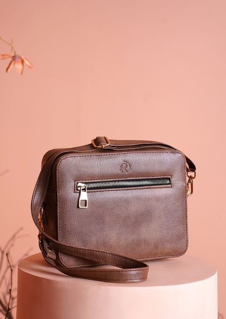 HUBO  L'Épaule La douceur faite sac. Forme tombante, anse unique, une seule poche pour l'essentiel
