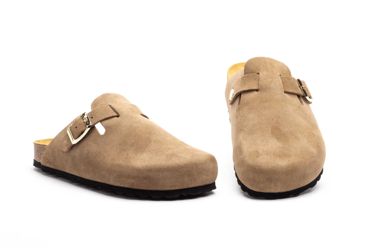 Sabots Juliet taupe en cuir suédé, vue de face