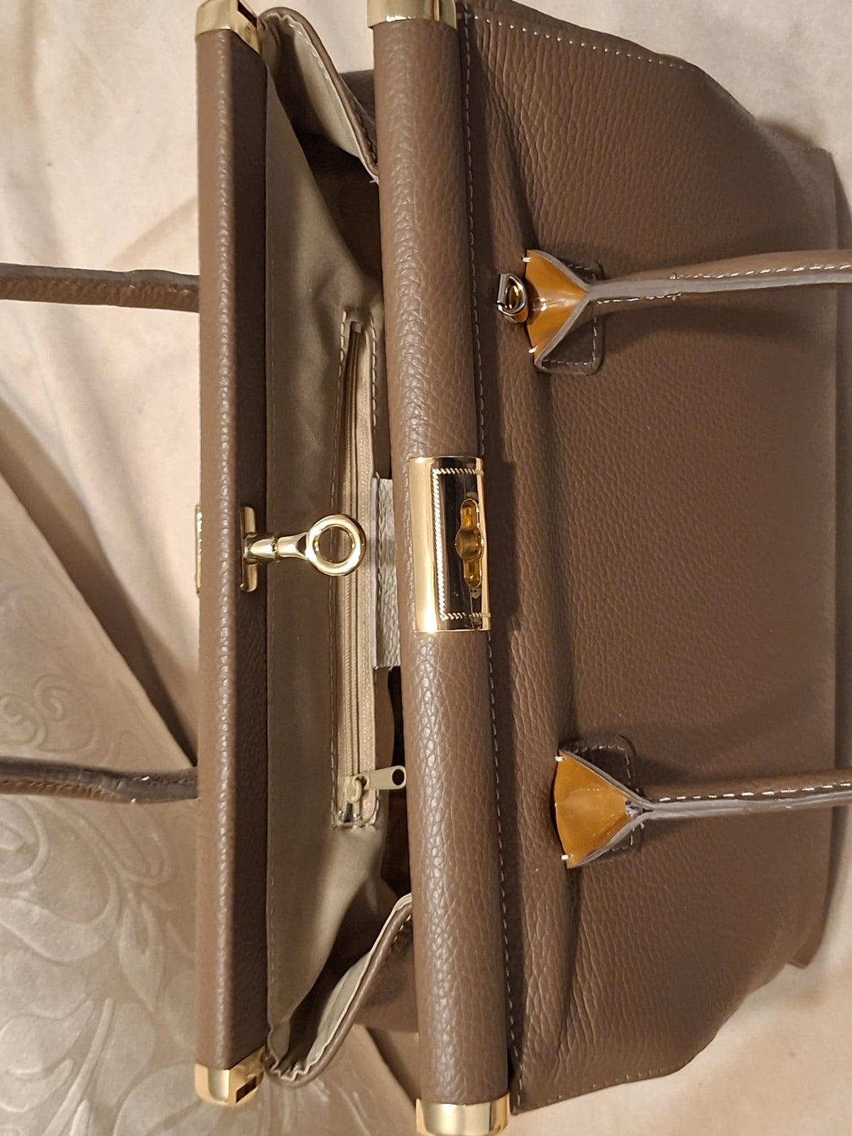 Sac à Main Cuir Véritable Style Trapèze — Fait main en Italie — Coloris au choix