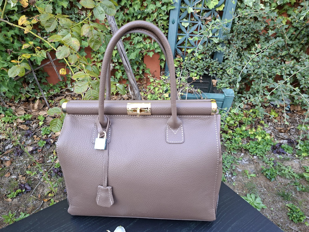 Sac à main Trapèze Taupe en cuir véritable - vue extérieure