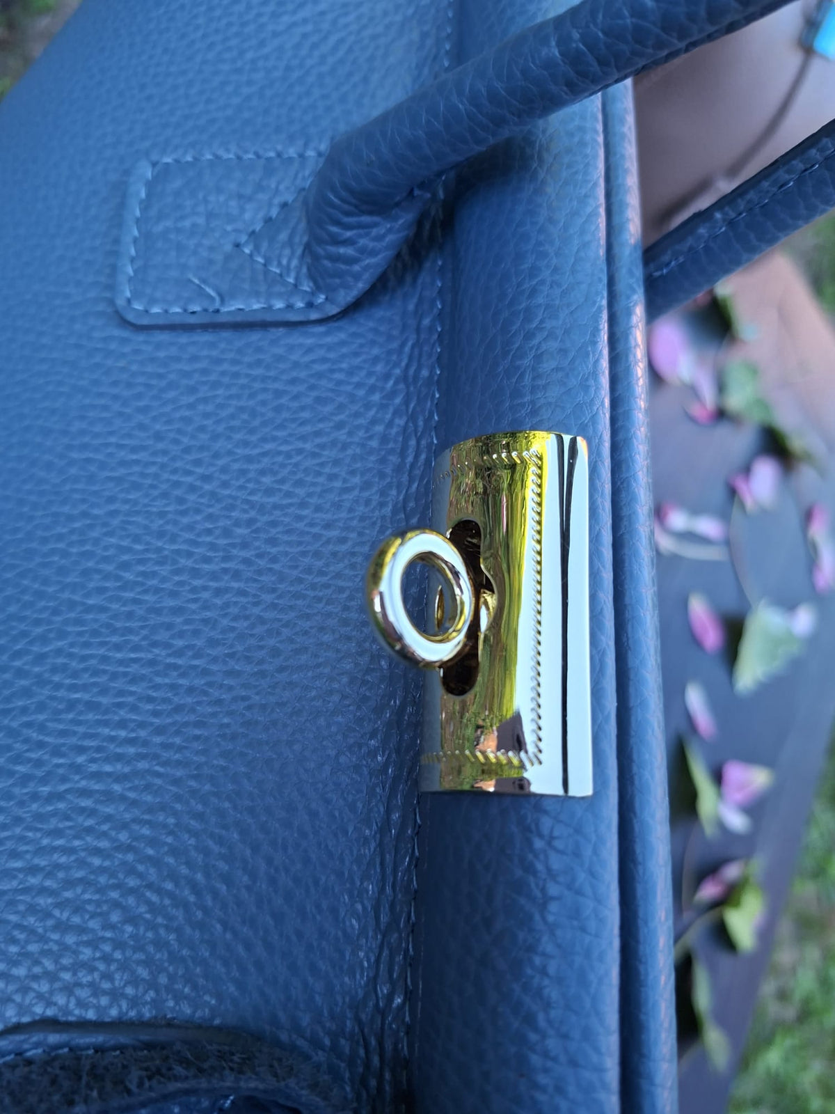 Sac à main Trapèze Bleu Azur en cuir véritable - vue arrière