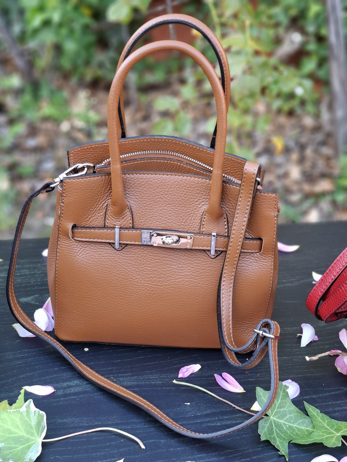 Intérieur et finitions du sac à main Camel en cuir véritable